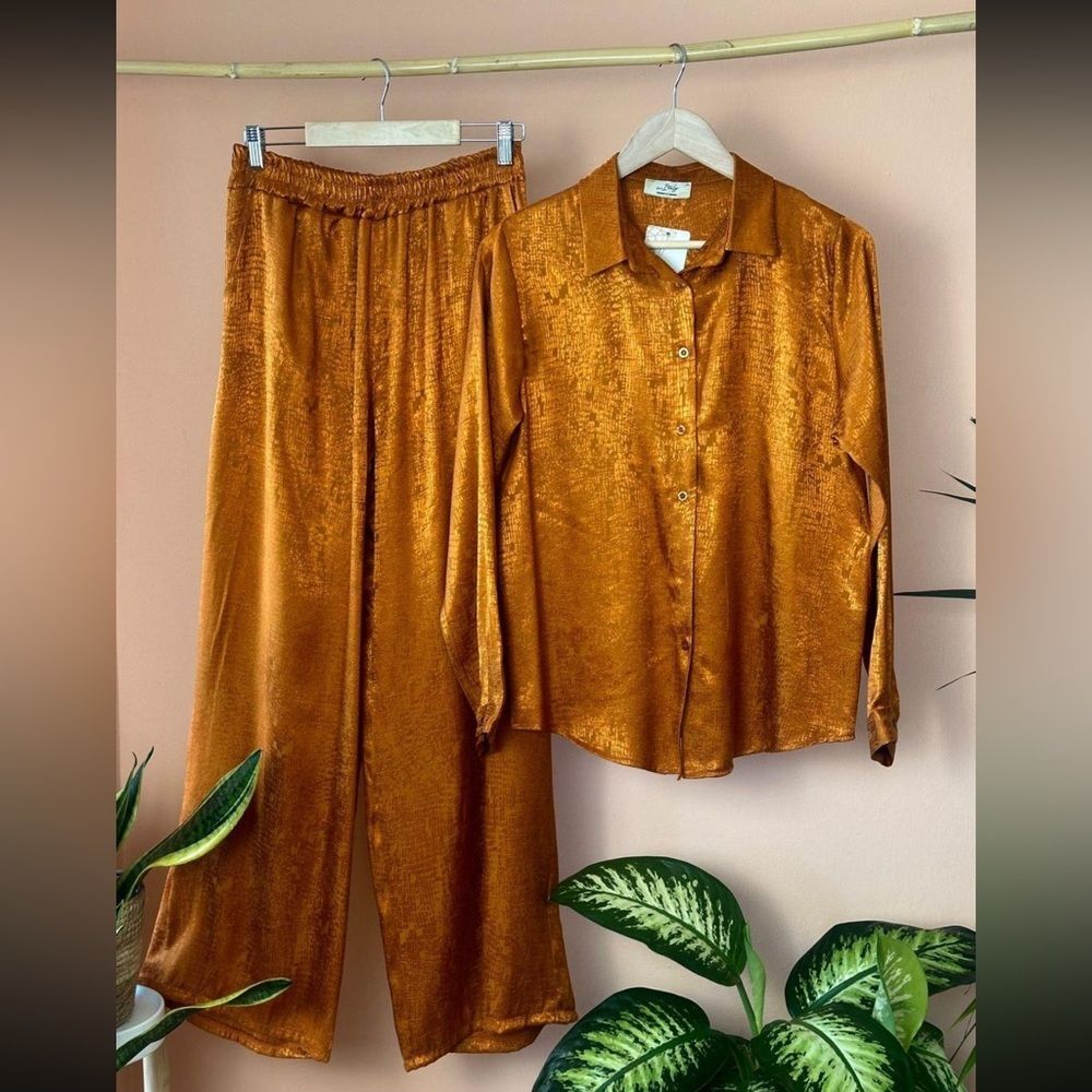 Made in Italy Satin Button Down Shirt & Pants Set OS